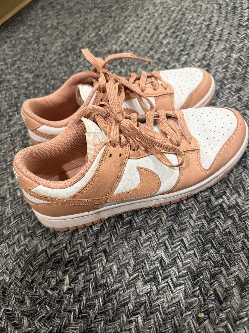Nike Women's Low-Top Sneakers in Peach and White